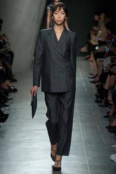 Look 15